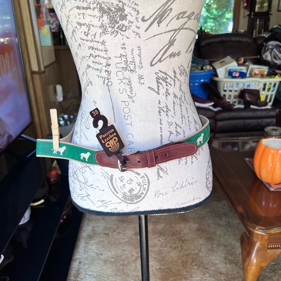 NWT Men's Leather Green Canvas Woven Ribbon Belt Dogs Print Sz 38. - Picture 8 of 11